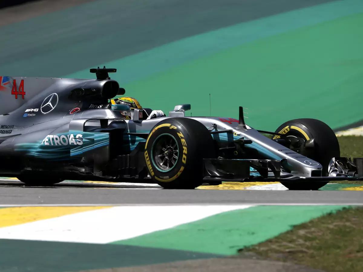 Foto zur News: Formel 1 Brasilien 2017: Mercedes dominiert erstes Training