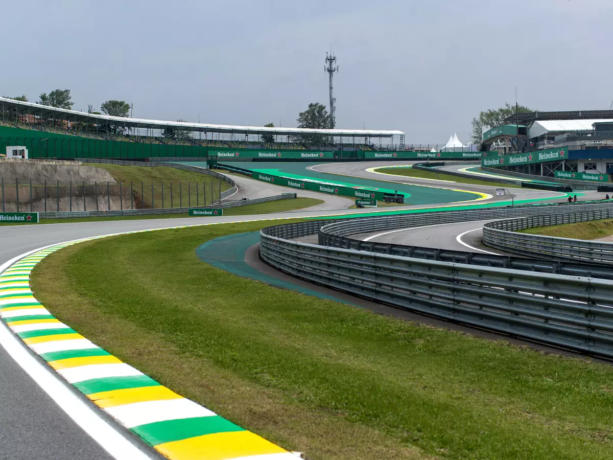 Strecke in Sao Paulo, Interlagos, Brasilien Foto zur News: Formel-1-Kalender 2018: FIA macht Brasilien-Promoter Druck