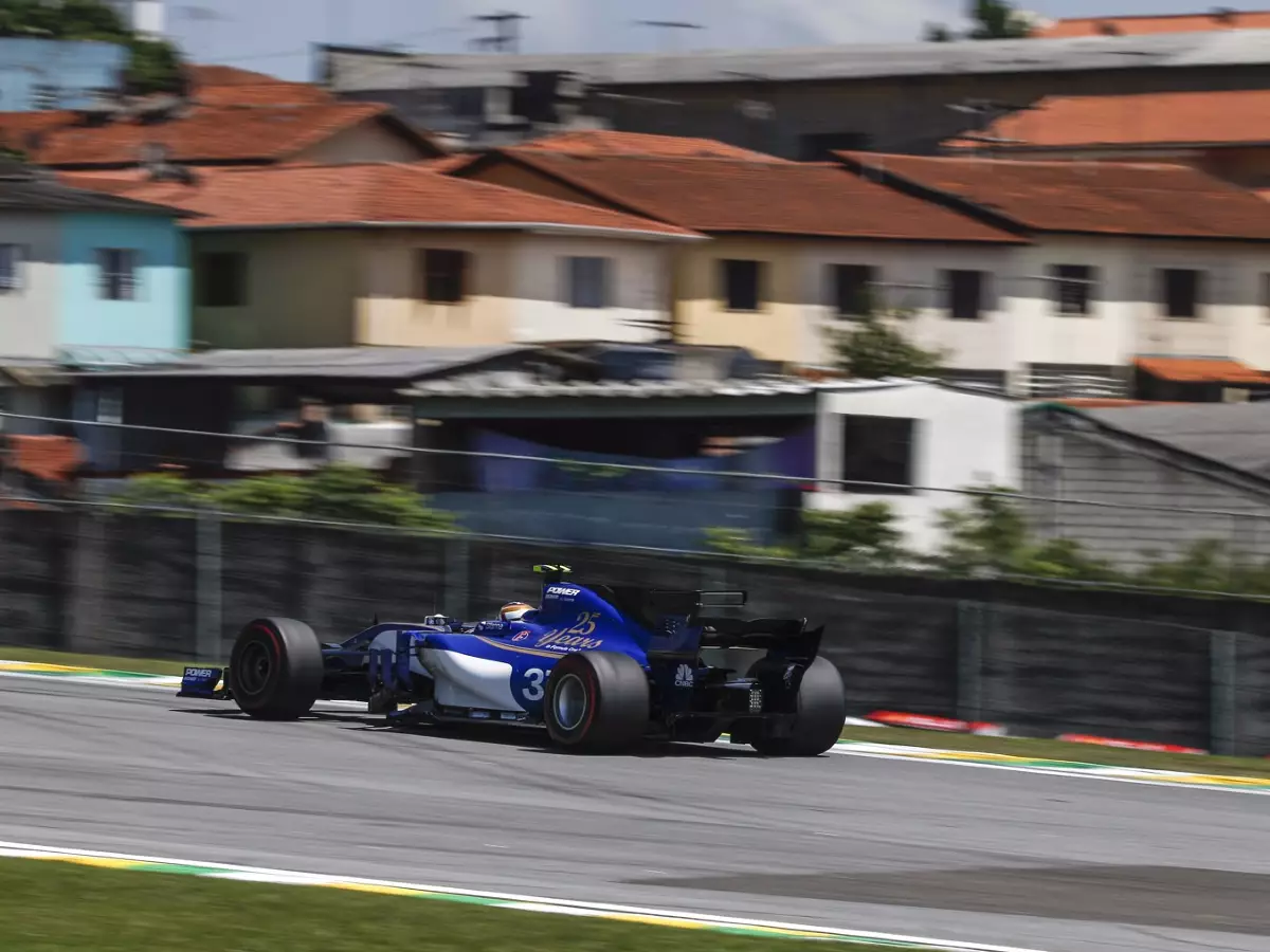 Foto zur News: Nächster Überfall in Interlagos: Sauber-Kleinbus gerammt