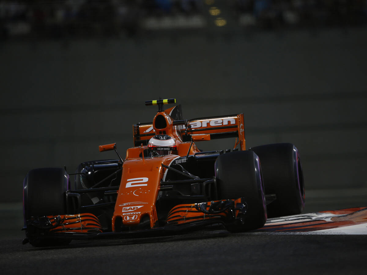 Foto zur News: Vandoorne: McLaren in Abu Dhabi "wie ein Rallye-Auto"