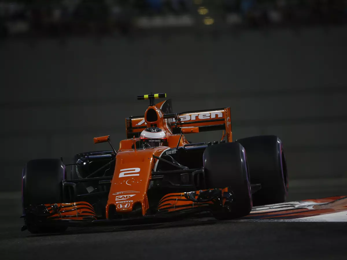 Foto zur News: Vandoorne: McLaren in Abu Dhabi "wie ein Rallye-Auto"