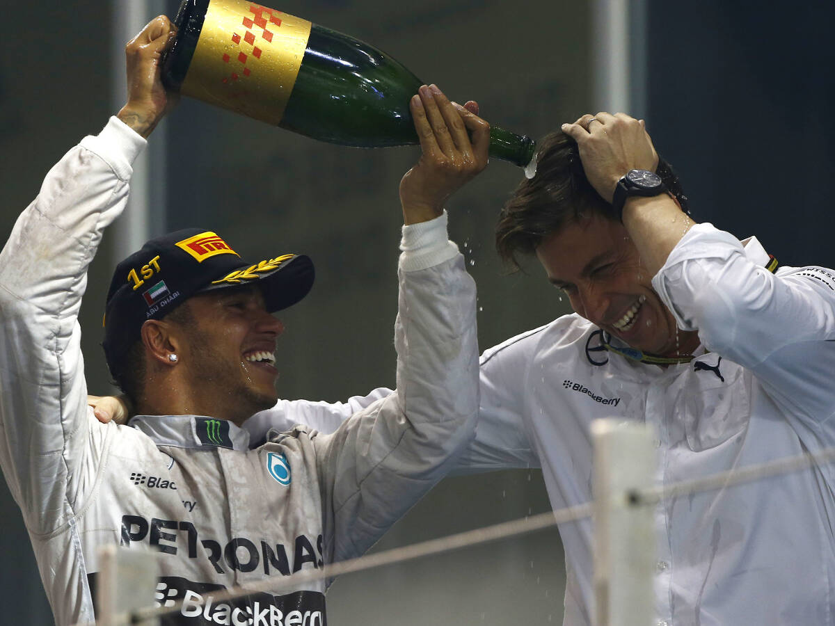 Foto zur News: Teamchef-Abstimmung: Lewis Hamilton bester Fahrer 2017