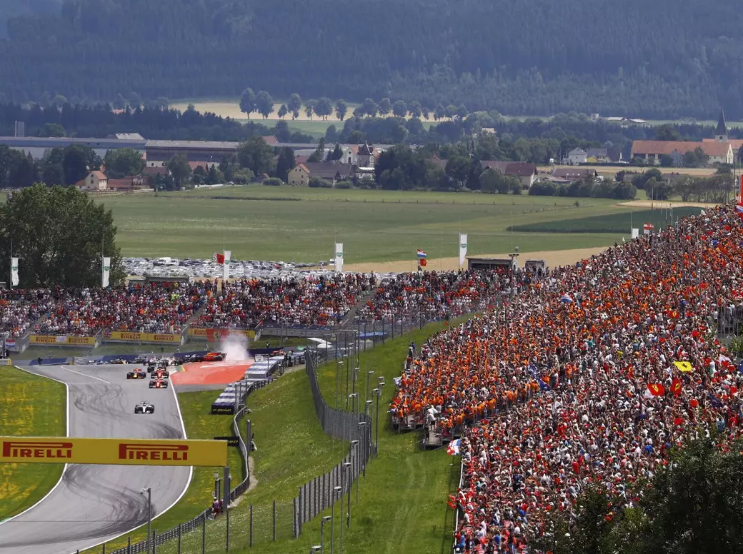 Valtteri Bottas, Sebastian Vettel, Daniel Ricciardo, Kimi Räikkönen, Romain Grosjean, Lewis Hamilton, Sergio Perez, Esteban Ocon, Max Verstappen, Fernando Alonso, Daniil Kwjat Foto zur News: Formel 1 2017: Zuschauerzahlen im Aufwind, Liberty atmet auf