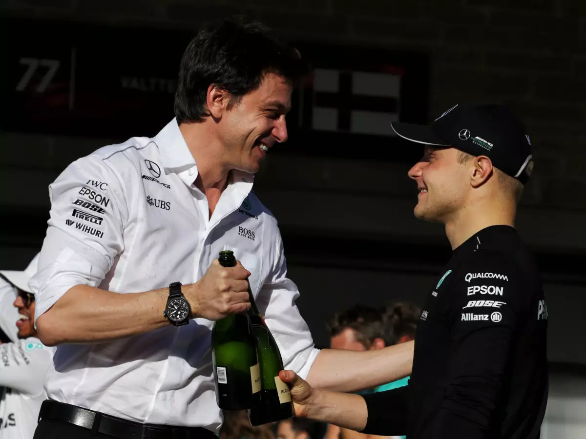 Foto zur News: Mercedes steht hinter Bottas: "Denken an keinen anderen"