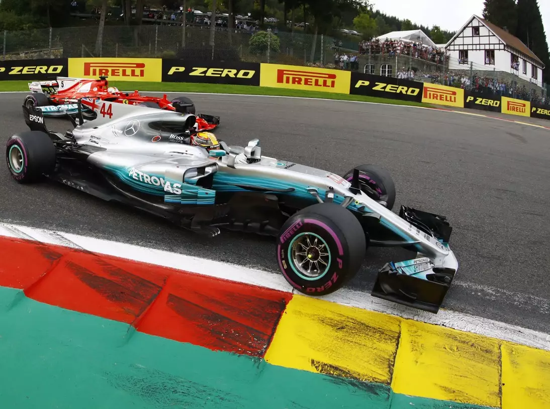 Lewis Hamilton, Sebastian Vettel, Valtteri Bottas, Kimi Räikkönen, Max Verstappen, Daniel Ricciardo Foto zur News: Konspirative Formel-1-Thesen: Was die Experten sagen (2/2)