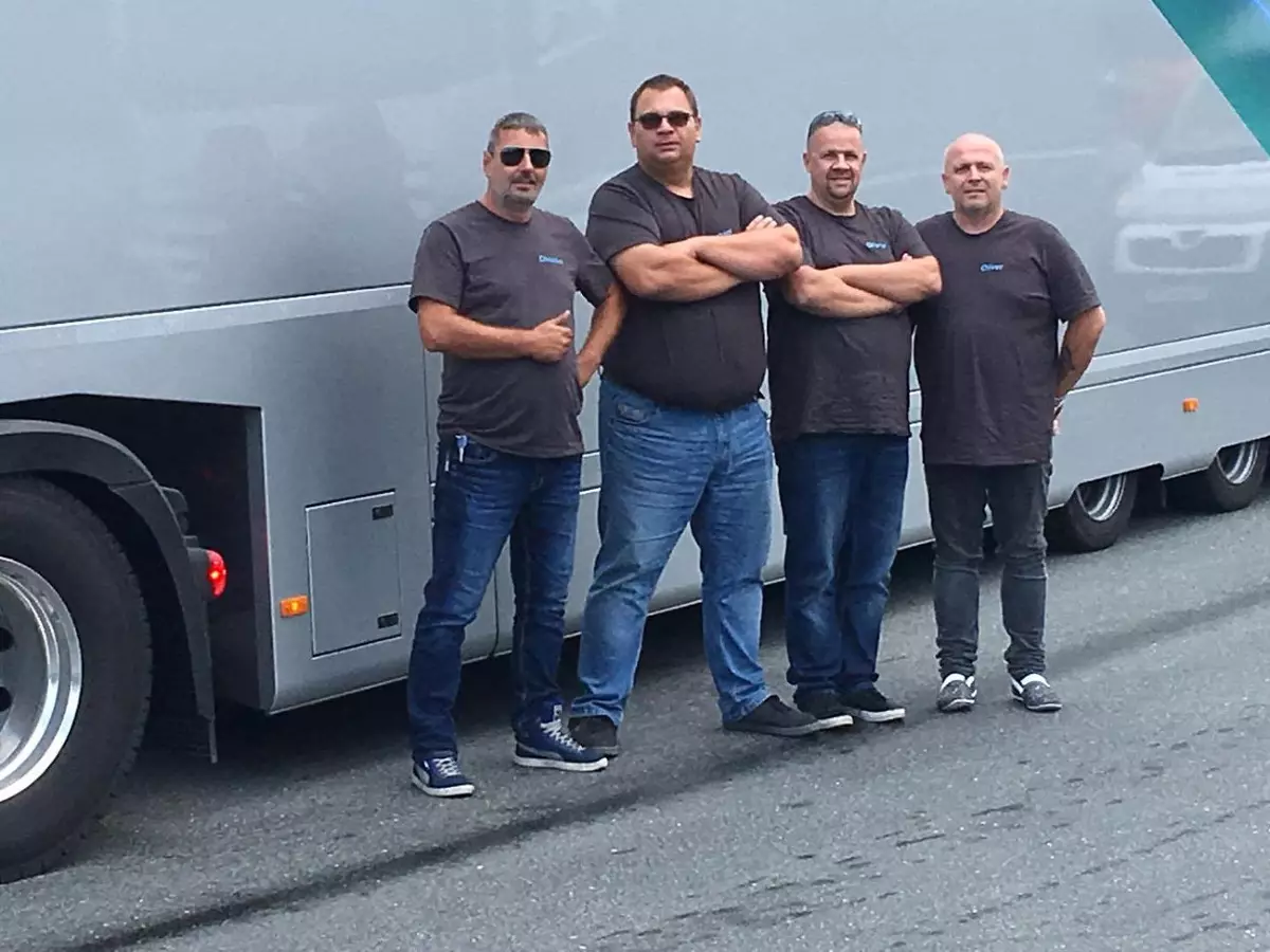 Foto zur News: On the road mit DB Schenker und dem Mercedes-Team