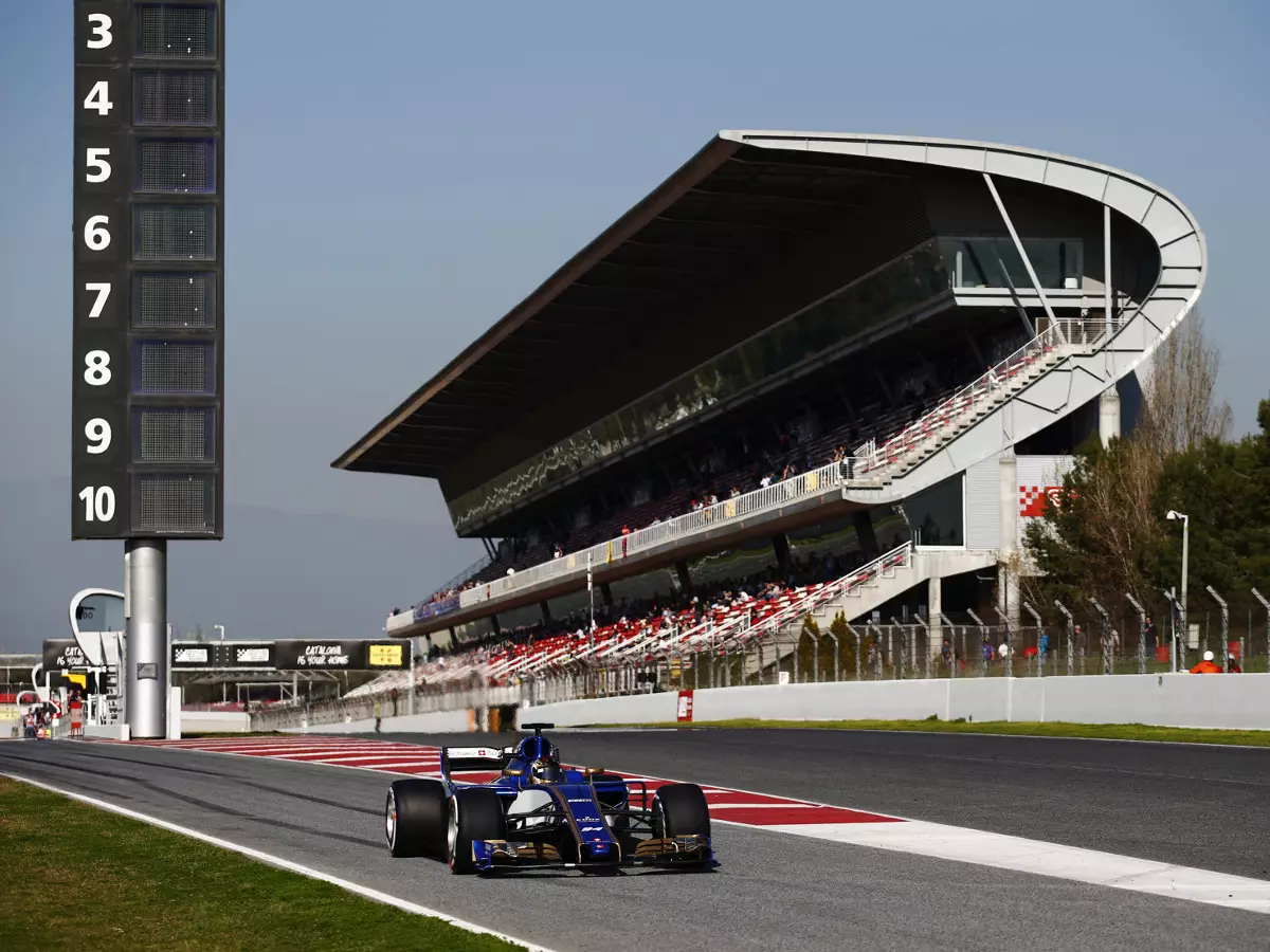 Foto zur News: Formel-1-Tests 2018: Neue Ticketangebote für mehr Fannähe