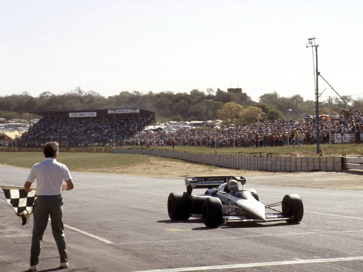 March 761. Гран-при южной африки формулы-1. 1977 south african gp. Гран при юар 1983 фото. Гран при юар 1977.