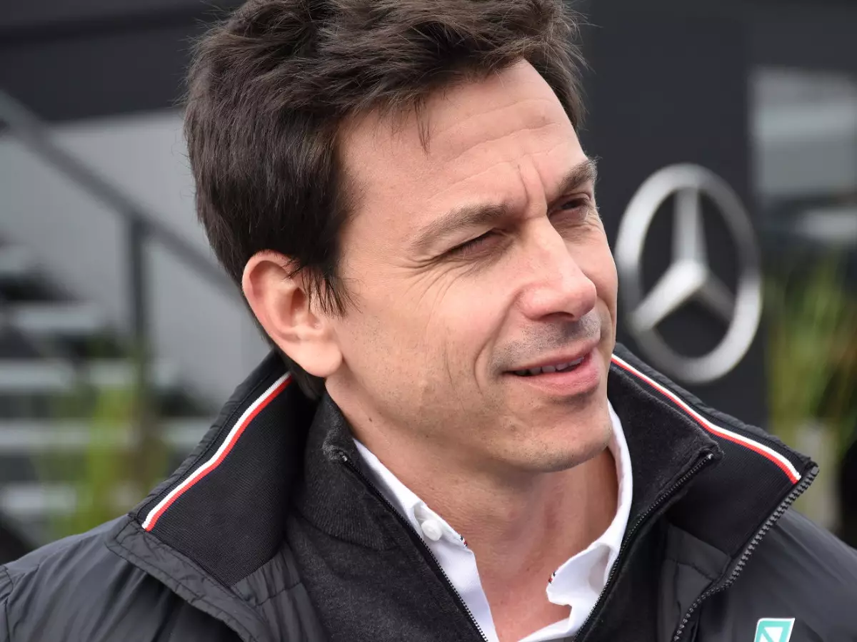 Toto Wolff Foto zur News: Medien: Wolff vor Rückzug als Teamchef, Daimler stellt F1-Programm neu auf