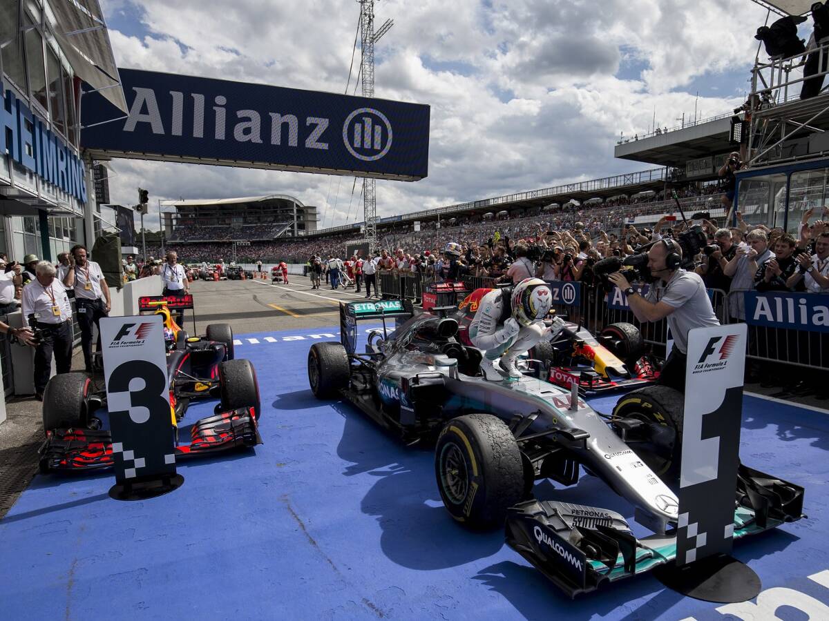 Foto zur News: Lewis Hamilton freut sich über Rückkehr nach Hockenheim