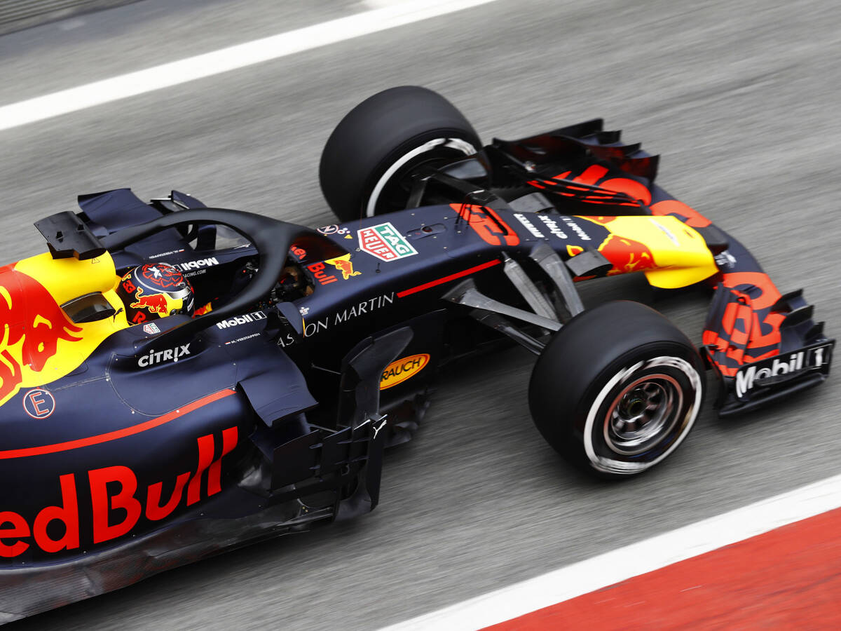 Foto zur News: Schlechter Auftakt für Red Bull: Turboschaden bei Verstappen?