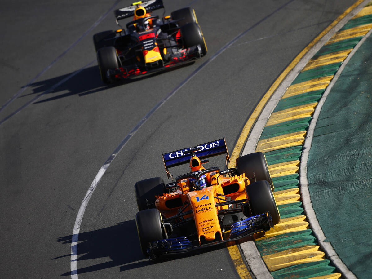 Foto zur News: Verstappen vs. Alonso: 0,1 Sekunden entscheiden Gelbverstoß