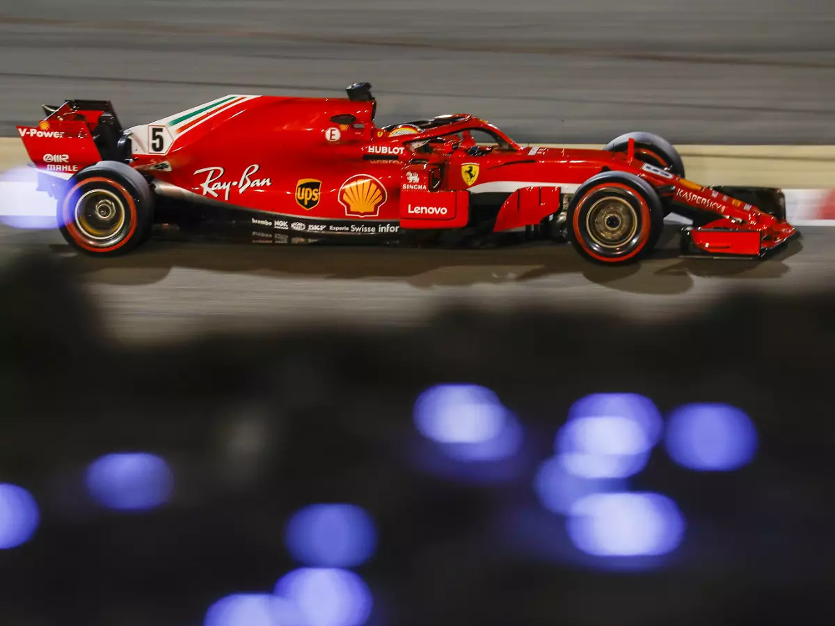 Foto zur News: Formel 1 Bahrain 2018: 51. Pole für Sebastian Vettel!