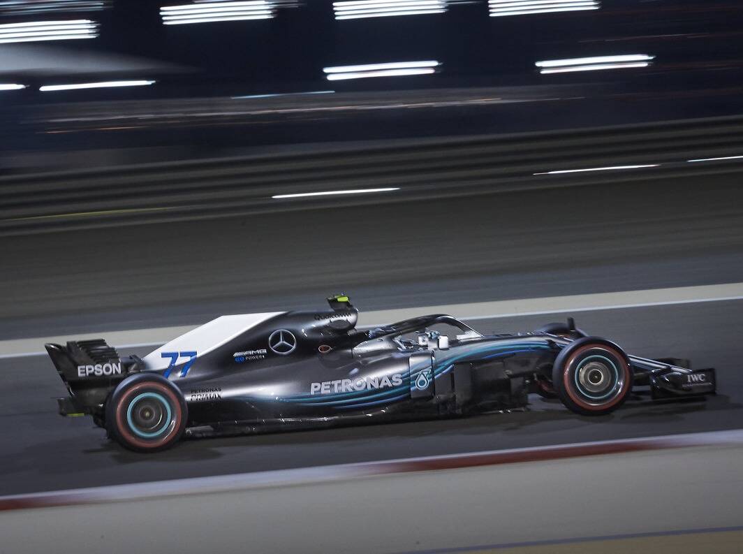 Foto zur News: Nur zweite Kraft: Mercedes muss Ferrari Vortritt lassen