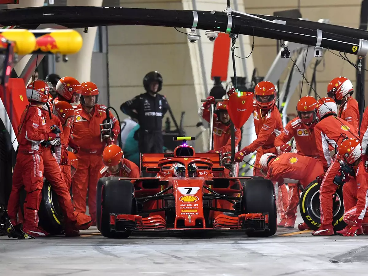 Foto zur News: Boxenstopp-Pannen immer bei Ferrari: Wirklich nur Zufall?