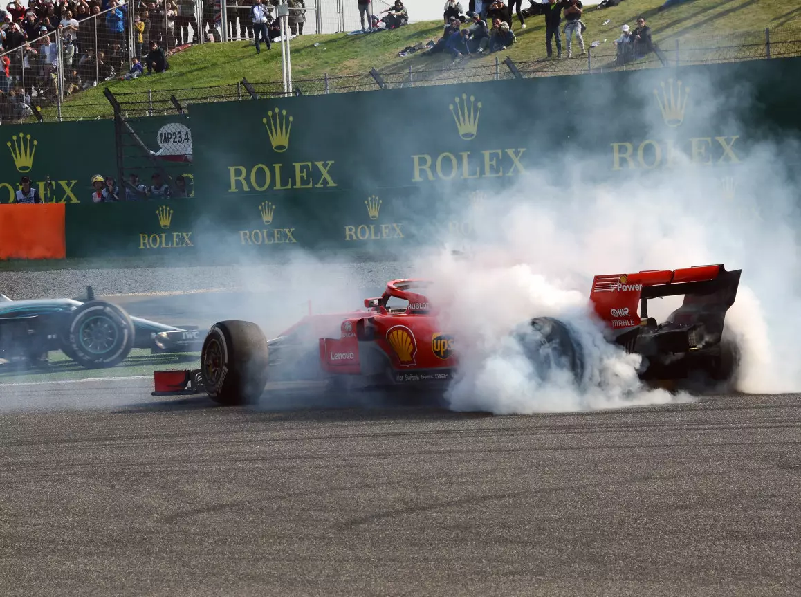 Foto zur News: Vettel verzeiht Verstappen Kollision: "So geht man damit um"