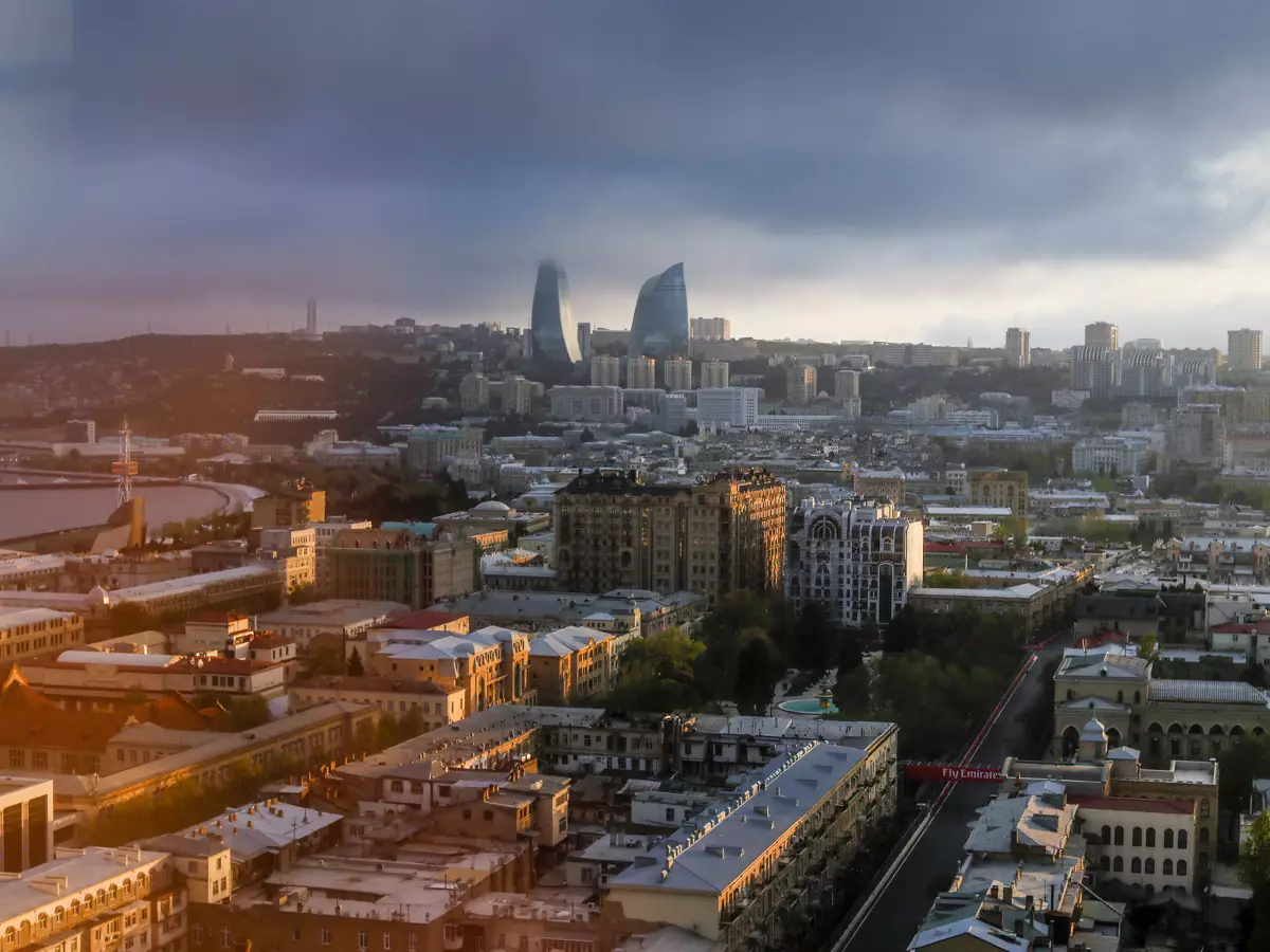 Foto zur News: Formel-1-Wetter Baku: Temperatursturz am Rennsonntag