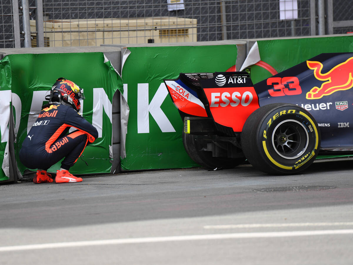 Foto zur News: Formel 1 Baku 2018: "Mad Max" Verstappen crasht im Training!