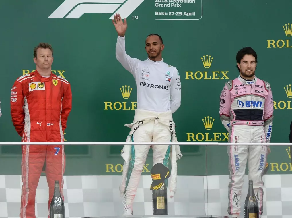 Foto zur News: Lewis Hamilton: Baku-Grand-Prix war wie ein Regenrennen