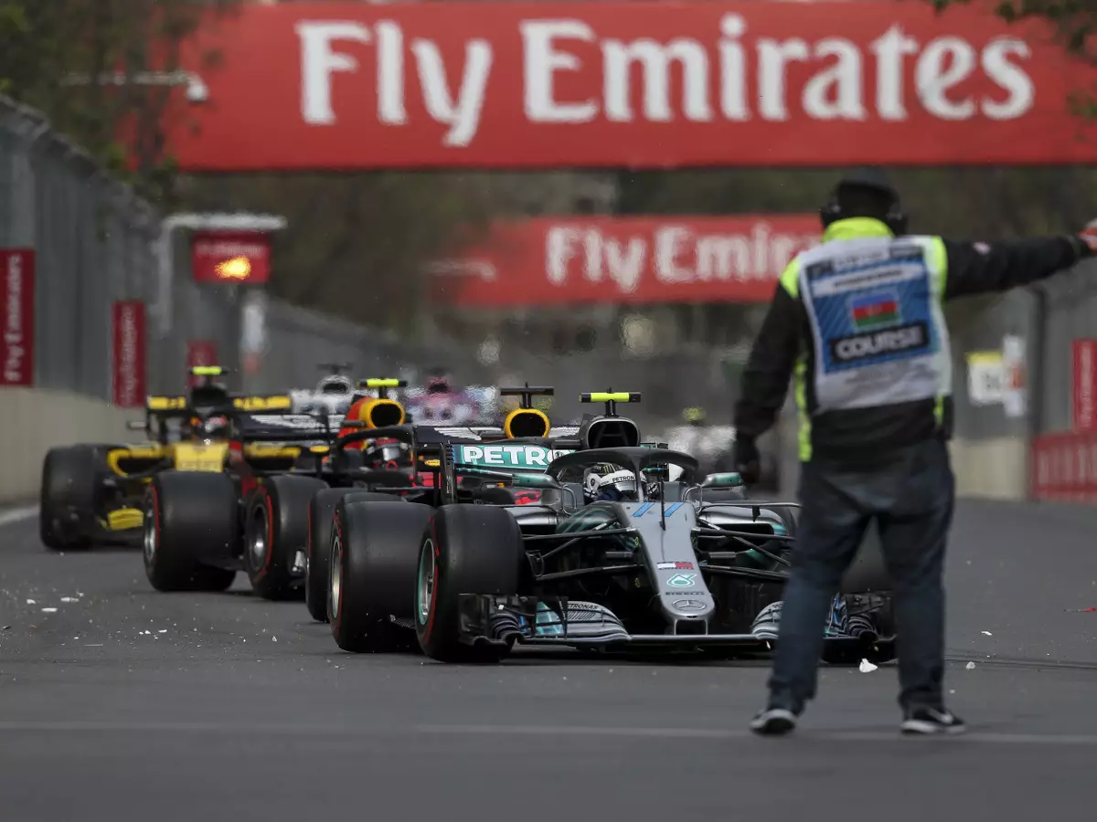 Foto zur News: Keine Zeit für Warnung: Mercedes sah Trümmer zu spät