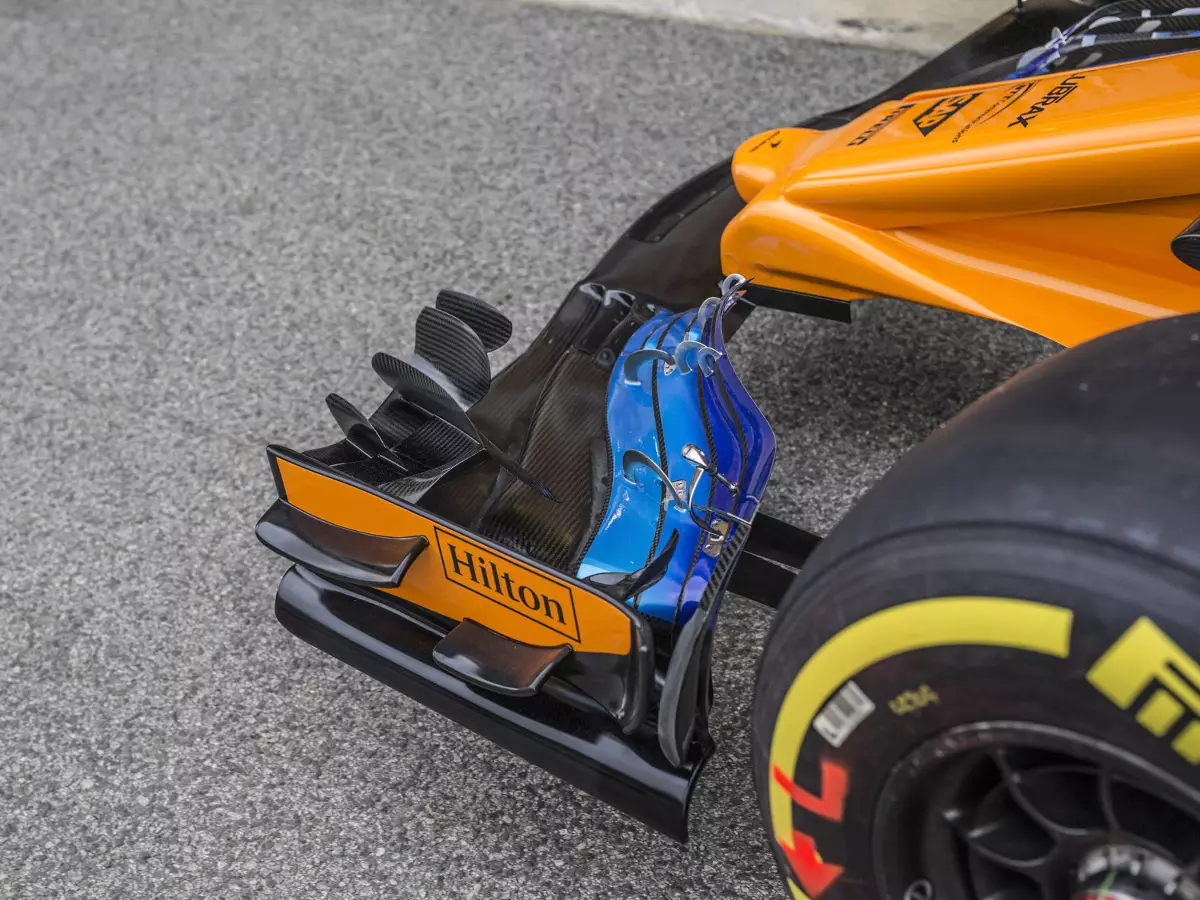 Frontflügel bei McLaren Foto zur News: Neue Aero-Regeln 2019: Formel-1-Autos 1,5 Sekunden langsamer