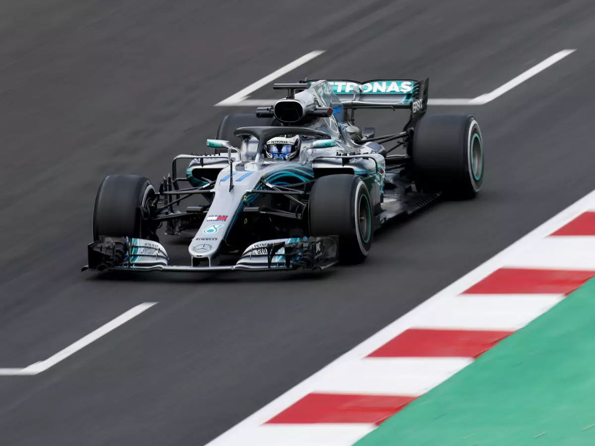 Foto zur News: Barcelona-Test: Mercedes schlägt Ferrari - trotz härterer Reifen