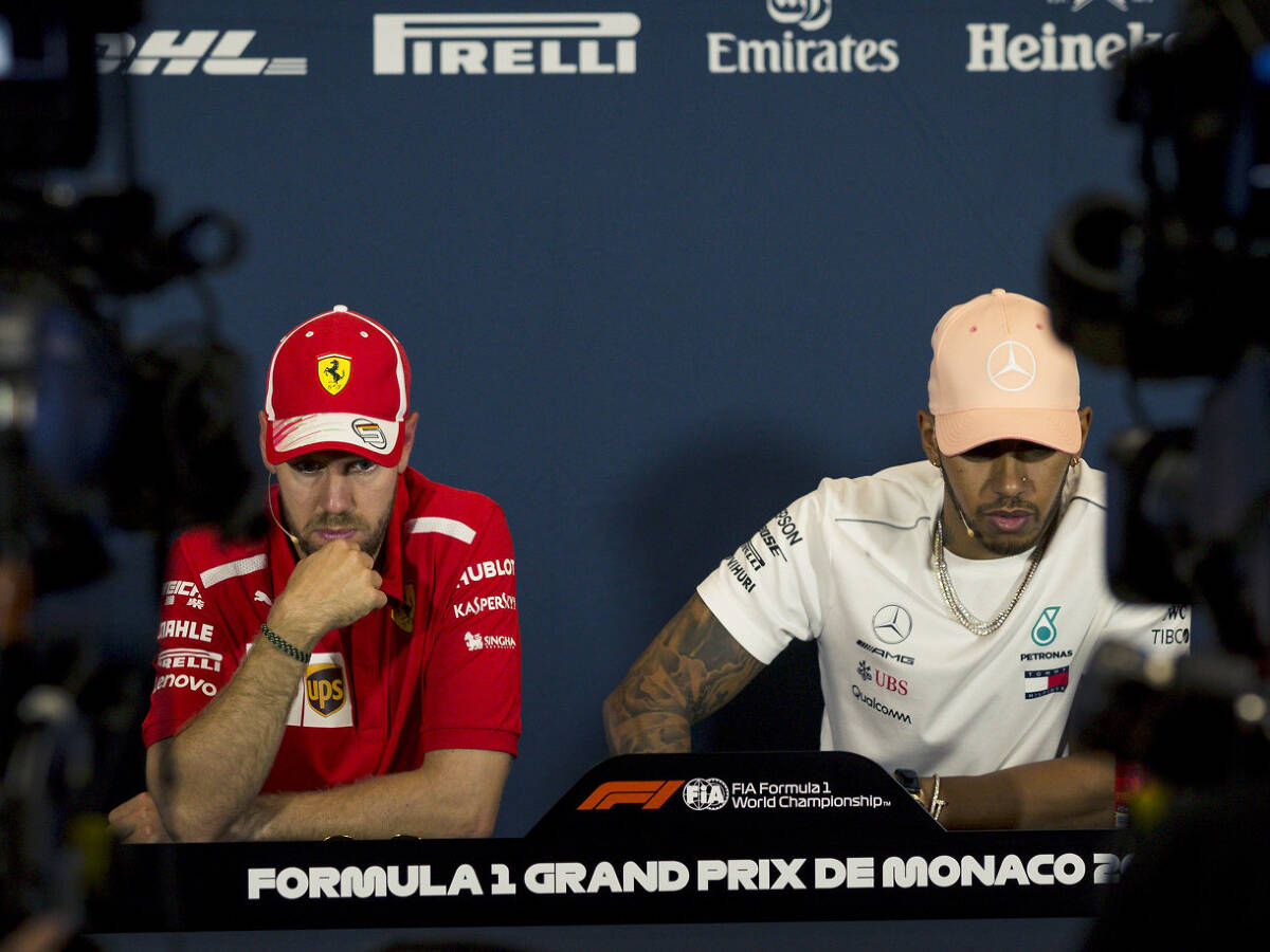 Foto zur News: PK-Scherz zwischen Hamilton und Vettel: Bald Teamkollegen?