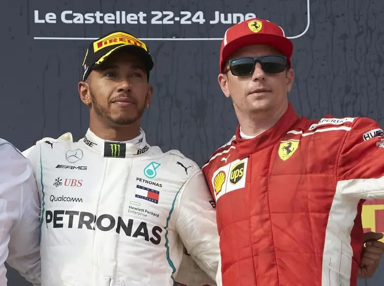 Foto zur News: Lewis Hamilton: Als Kimi Räikkönen Formel-1-Games gespielt!