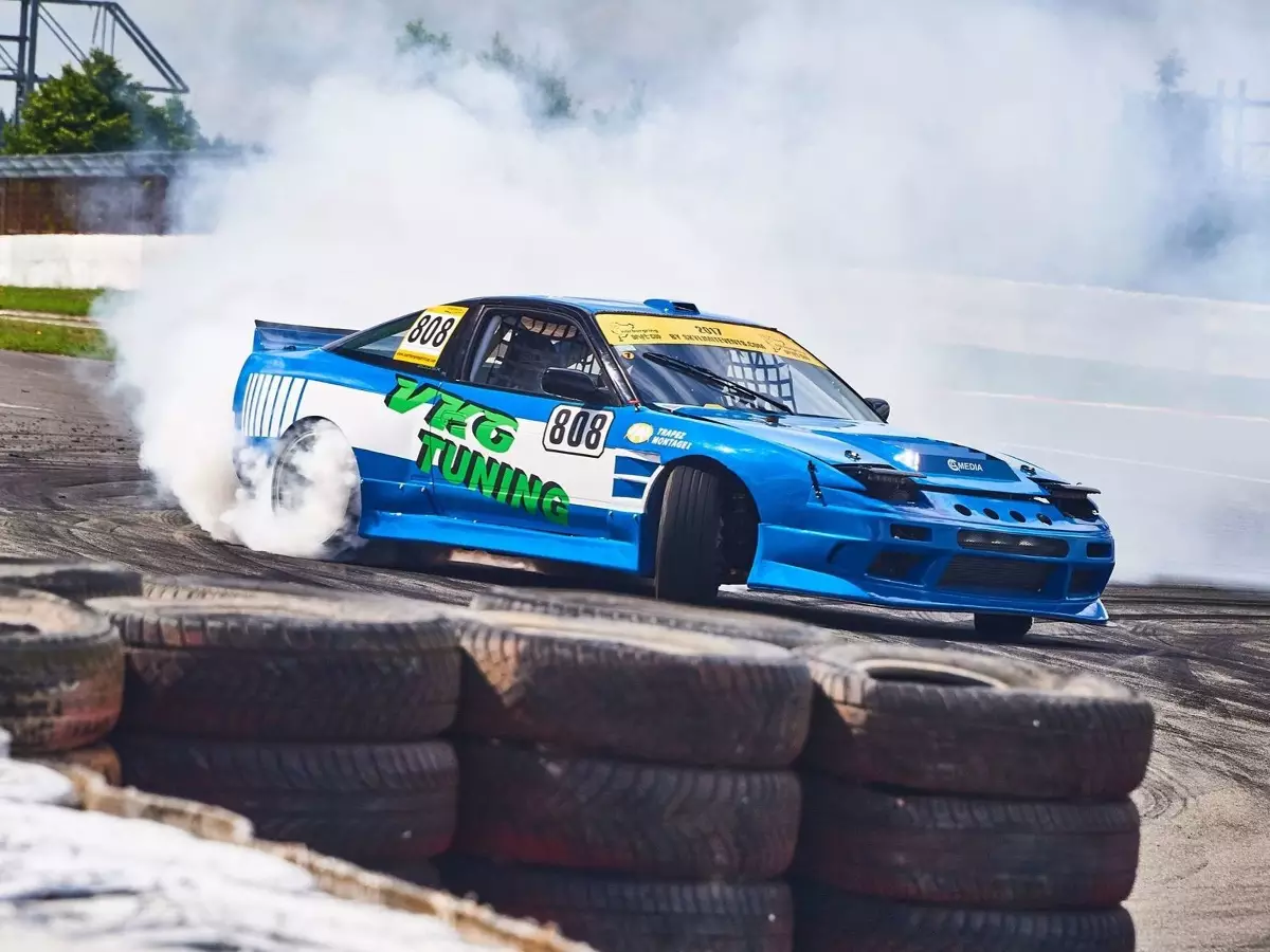 Foto zur News: PS-Programm mit Drifts, Stunts und dröhnenden Motoren