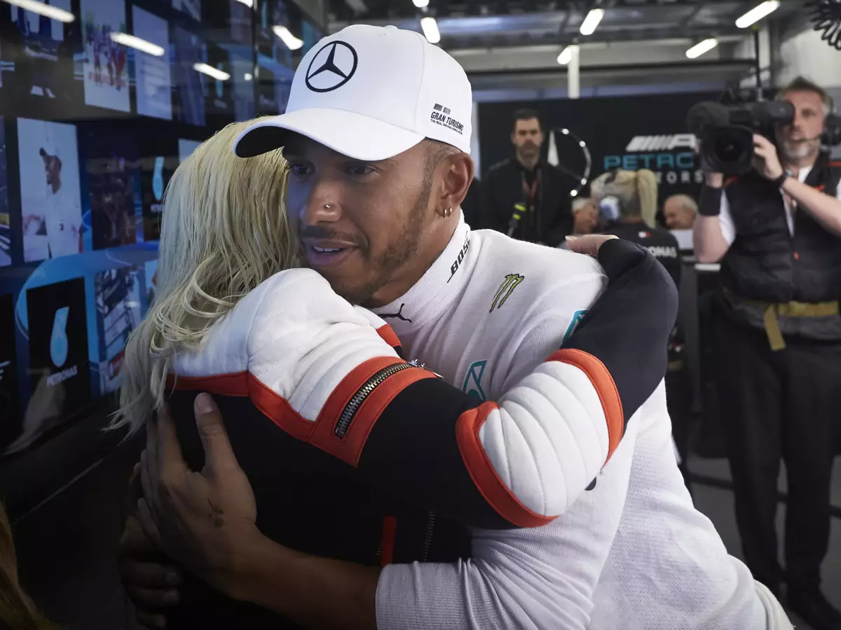 Foto zur News: Lewis Hamilton verrät: Rap-Stimme in Aguilera-Popsong bin ich!