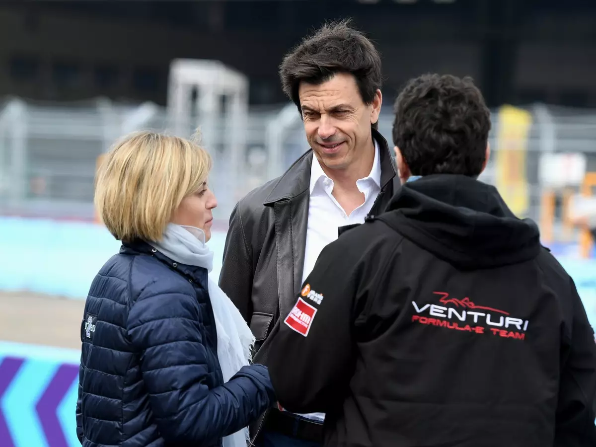 Foto zur News: Ernstes Problem: Toto Wolff muss den "modernen Vater" geben