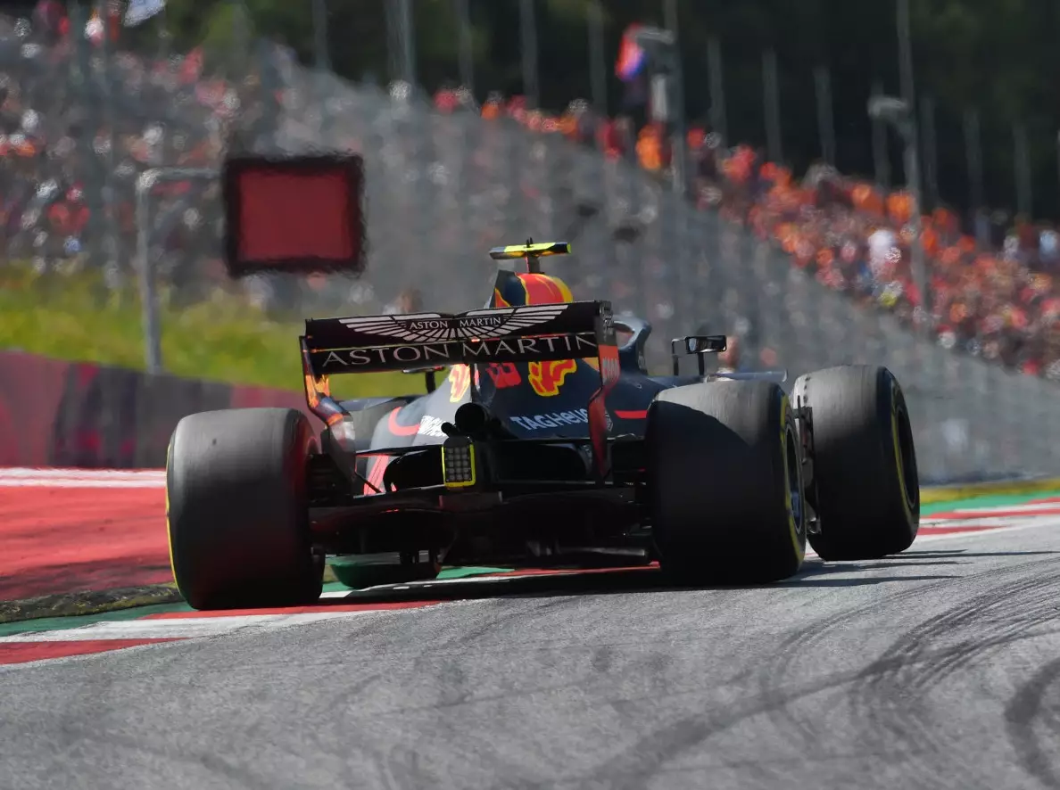 Foto zur News: Max Verstappen: Mit gedrosseltem Motor zum Sieg