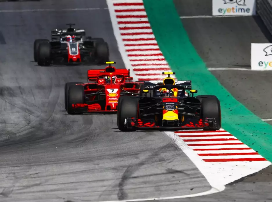 Foto zur News: Räikkönen verliert Sieg in Runde 1 an gnadenlosen Verstappen