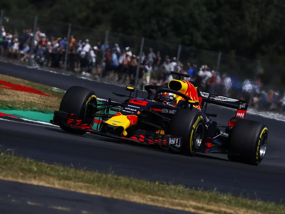 Foto zur News: Red Bull in Reihe drei: Ricciardo hadert mit DRS-Problem