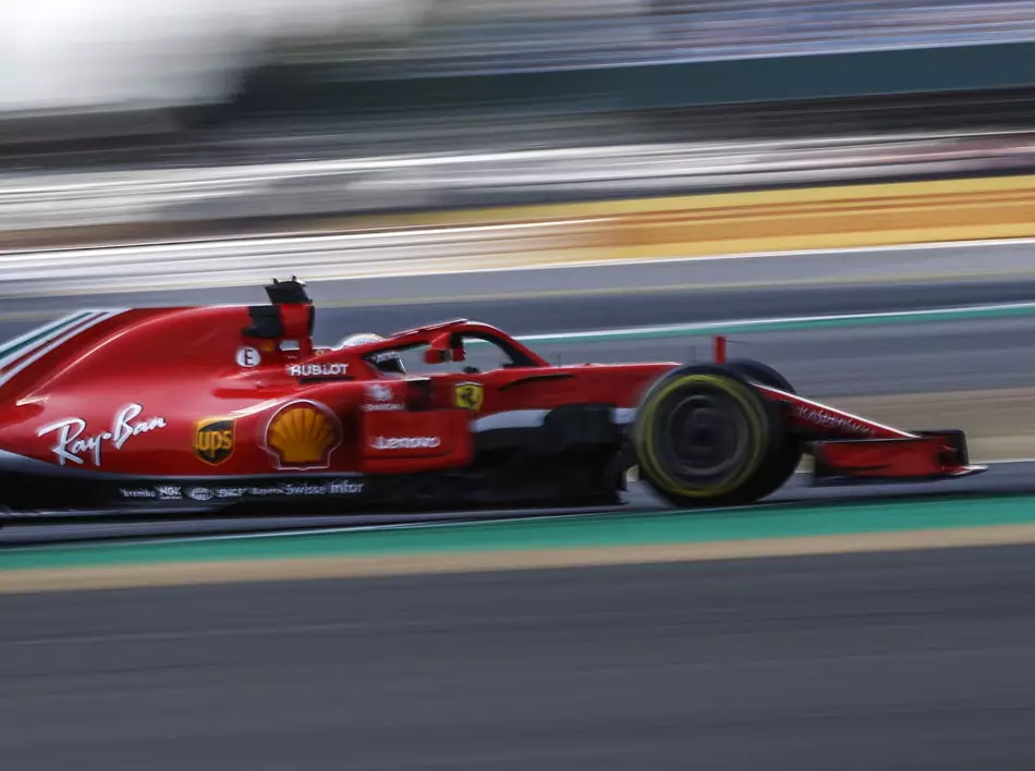 Foto zur News: Wegen Nackenschmerzen: Vettel hätte Qualifying fast verpasst