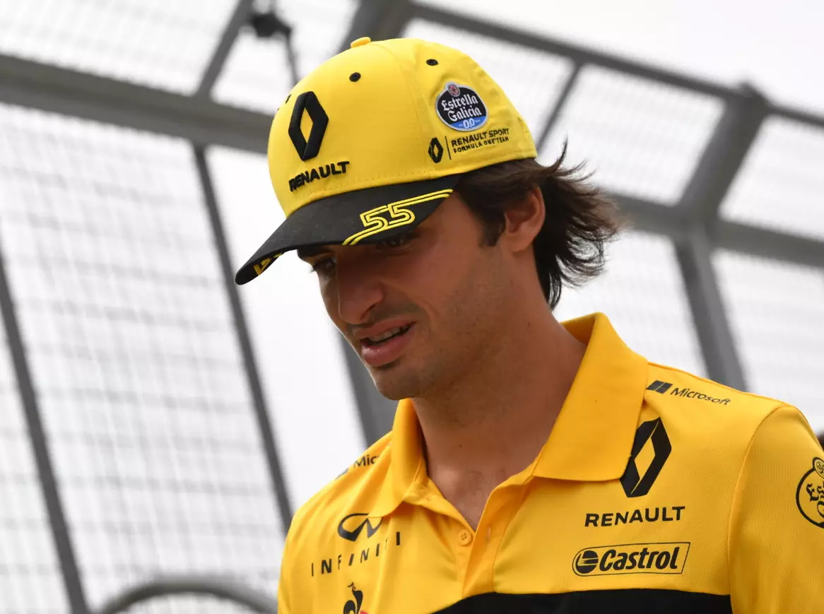 Carlos Sainz Foto zur News: Sainz muss schmoren: Weiter Renault oder endlich Red Bull?