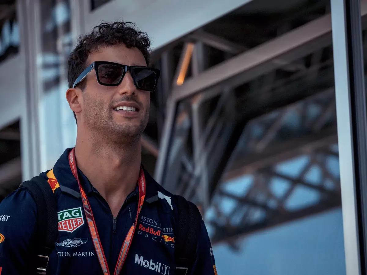 Foto zur News: Wegen Updates: Ricciardo droht Strafversetzung