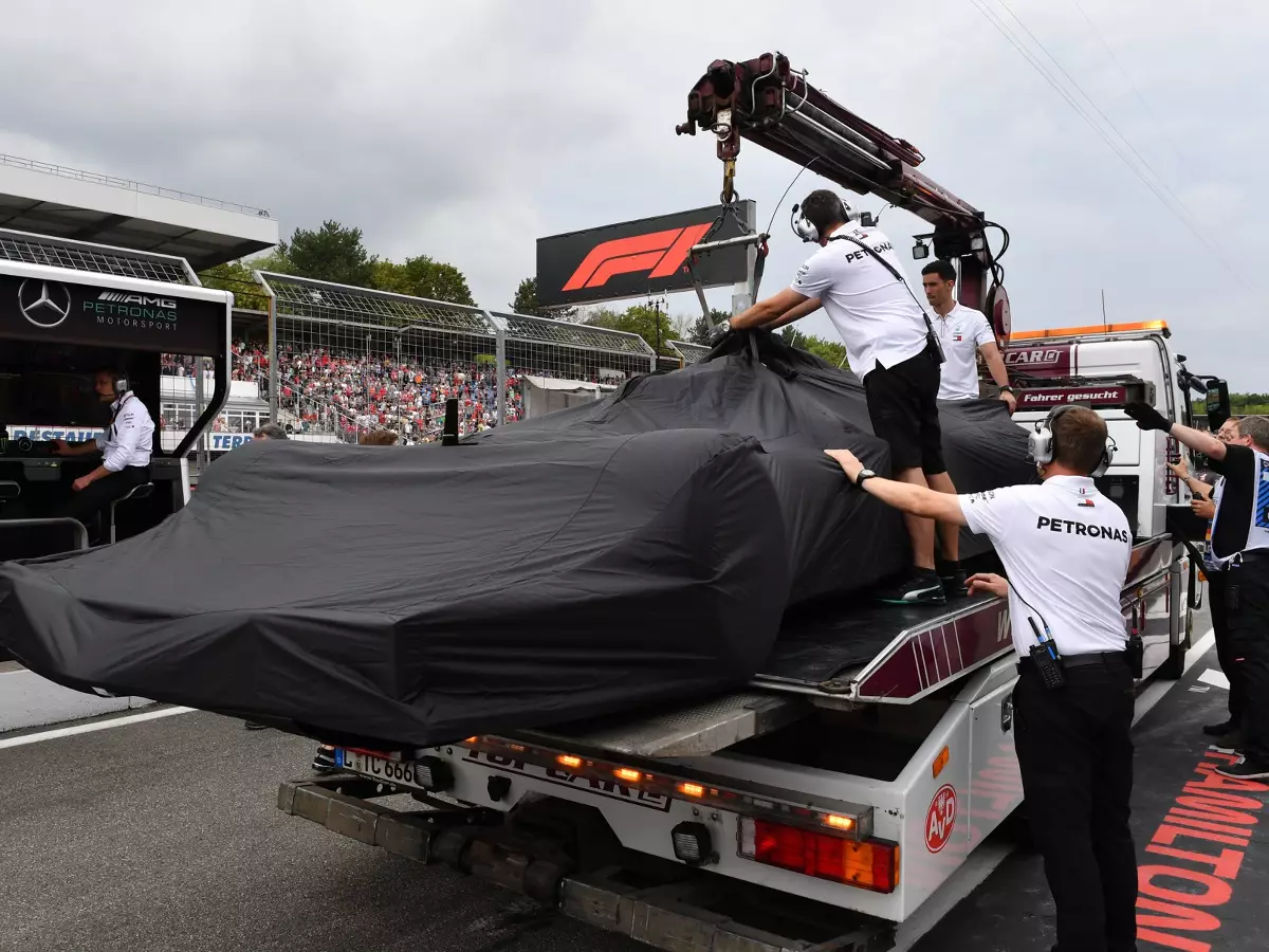 Foto zur News: Hydraulik-Defekt bei Hamilton: Ausritt Folge, nicht Ursache