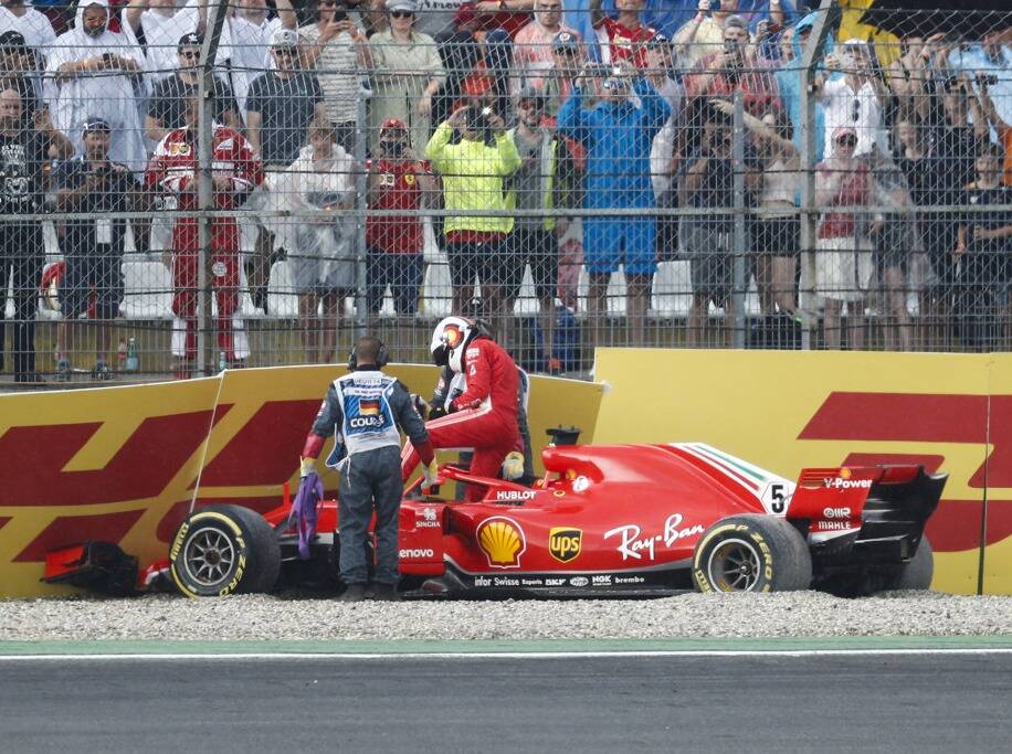 Foto zur News: Vettel nach Ausfall gefasst: Habe nicht sehr viel falsch gemacht