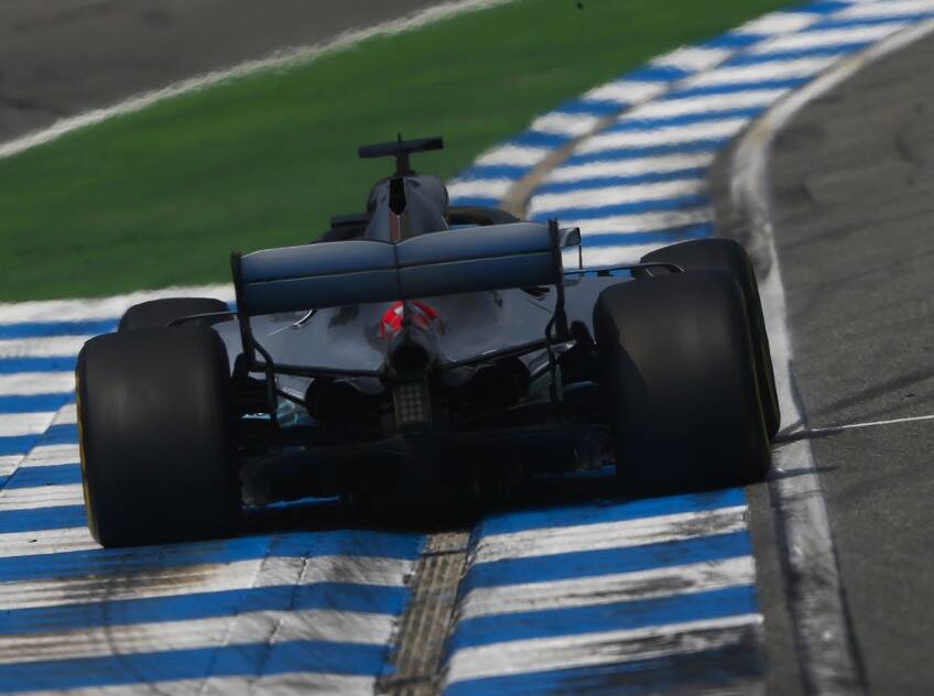 Foto zur News: Nach Hamiltons Qualifying-Aus: Mercedes fürchtete Randstein