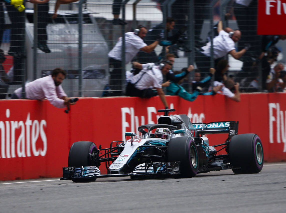 Foto zur News: Boxenfunk enthüllt: Hamilton und Mercedes fürchteten Strafe
