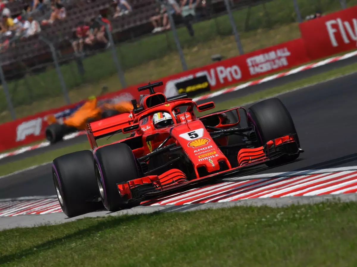 Sebastian Vettel Foto zur News: Vettel schlägt zurück: Bestzeit zum "Kopf freibekommen"