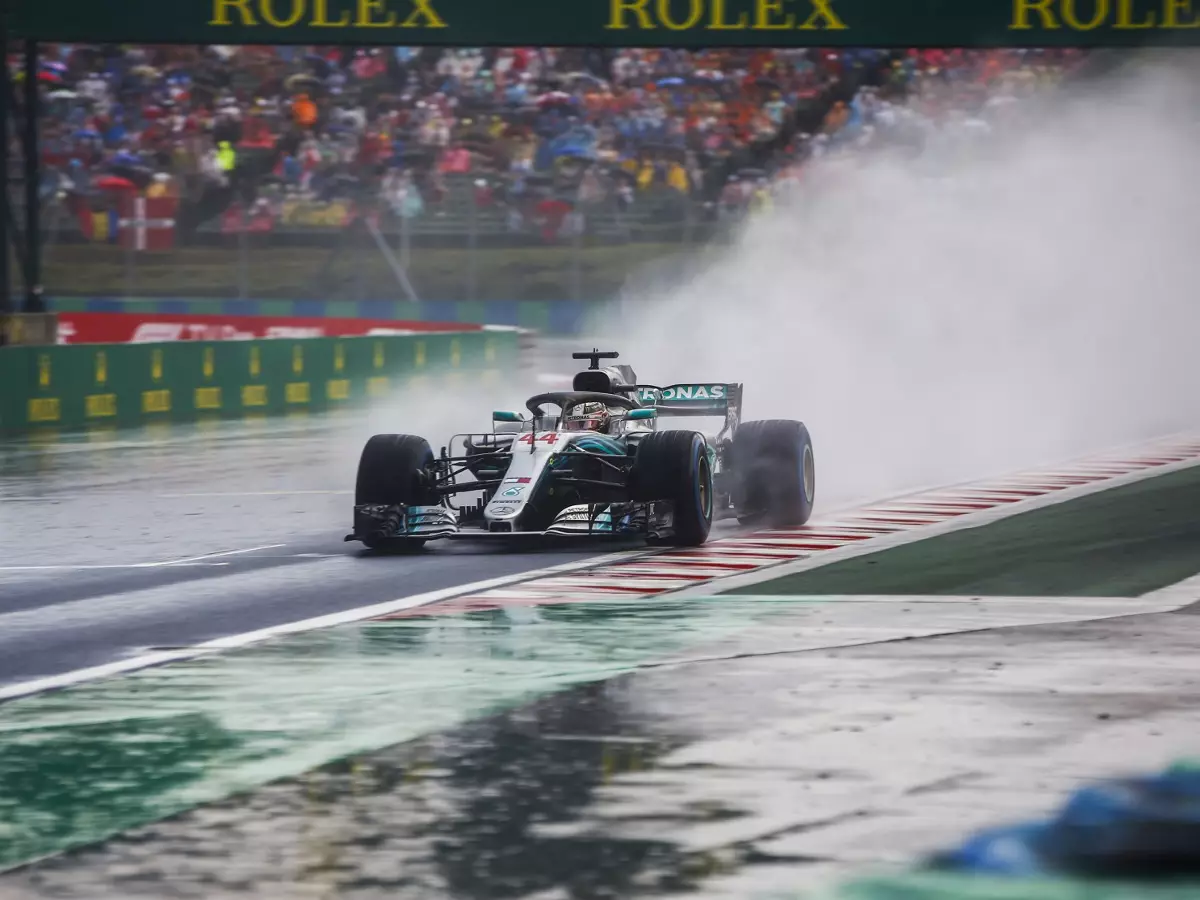 Foto zur News: Regen rettet Mercedes: War es wirklich der Hamilton-Faktor?