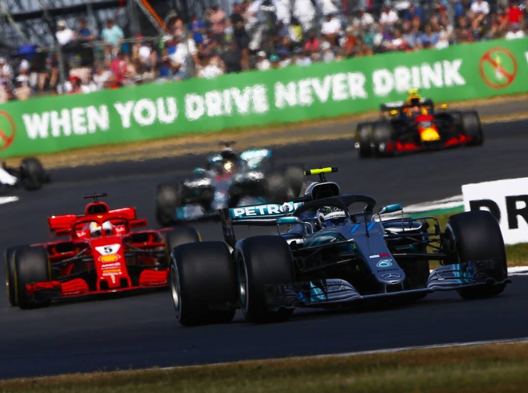 Foto zur News: Lewis Hamilton: Mercedes-Probleme nicht durch Ferrari-Druck