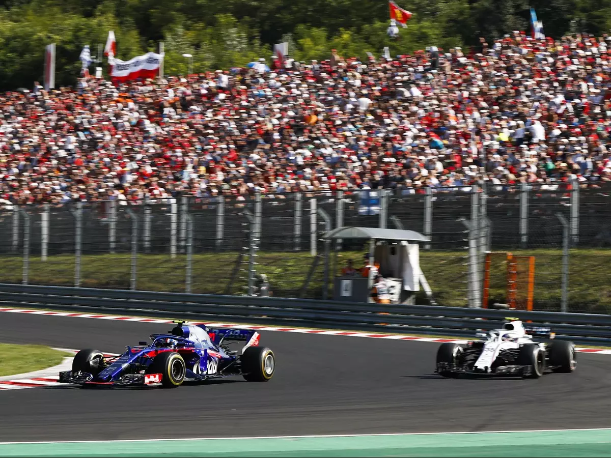 Pierre Gasly, Sergei Sirotkin Foto zur News: Gasly feiert Platz sechs: Endlich blaue Flaggen für die anderen!