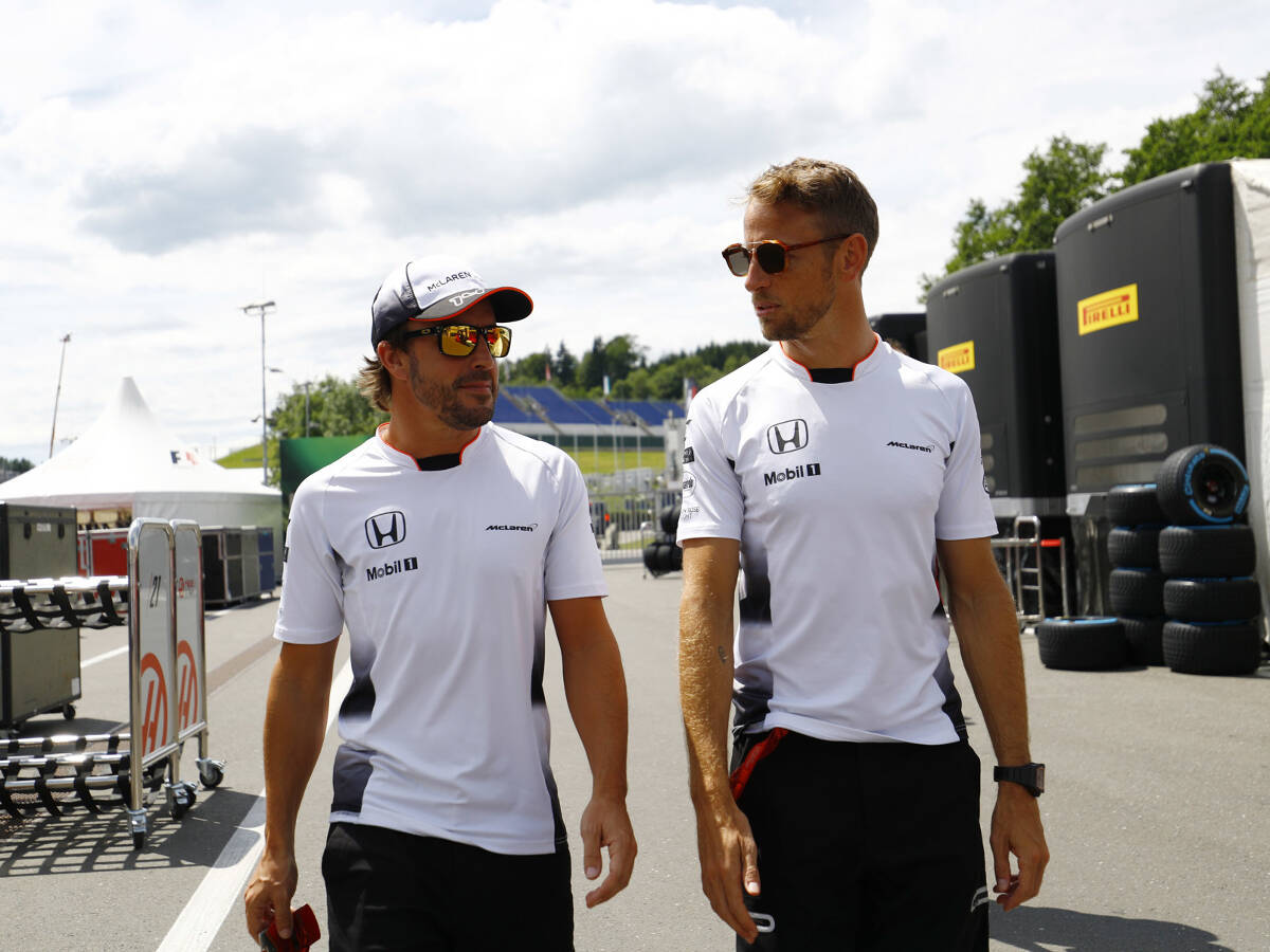 Foto zur News: Button: "Alonso wird noch mit 95 Jahren Rennen fahren!"