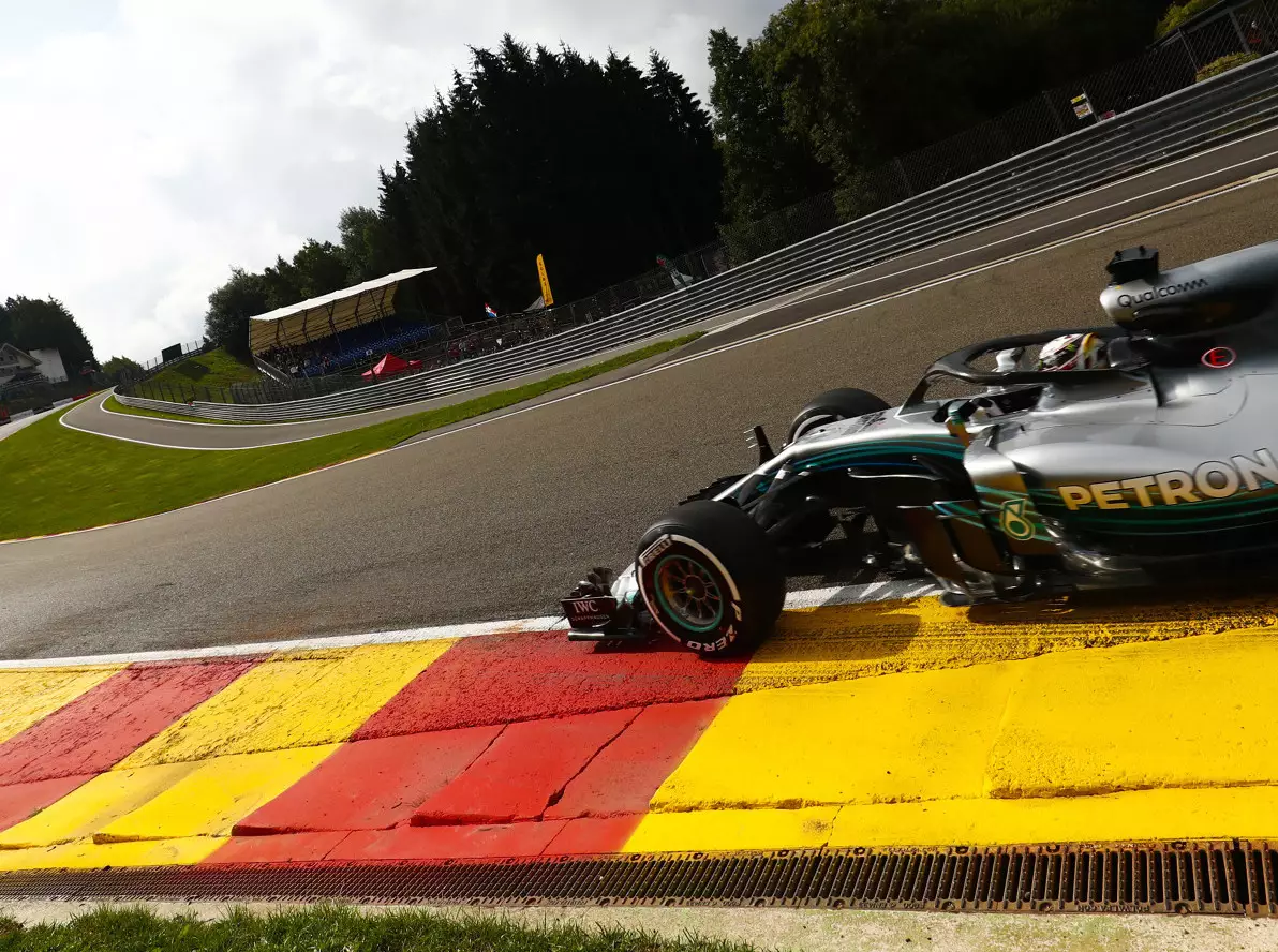 Lewis Hamilton Foto zur News: Formel-1-Wetter Spa-Francorchamps: Trocken, aber frostig