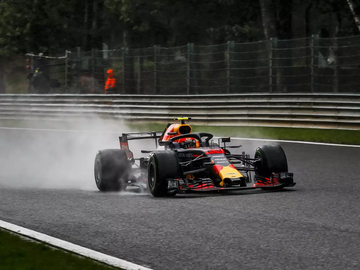 Max Verstappen Foto zur News: Zu wenig Sprit: Red Bull verkalkuliert sich im Spa-Qualifying