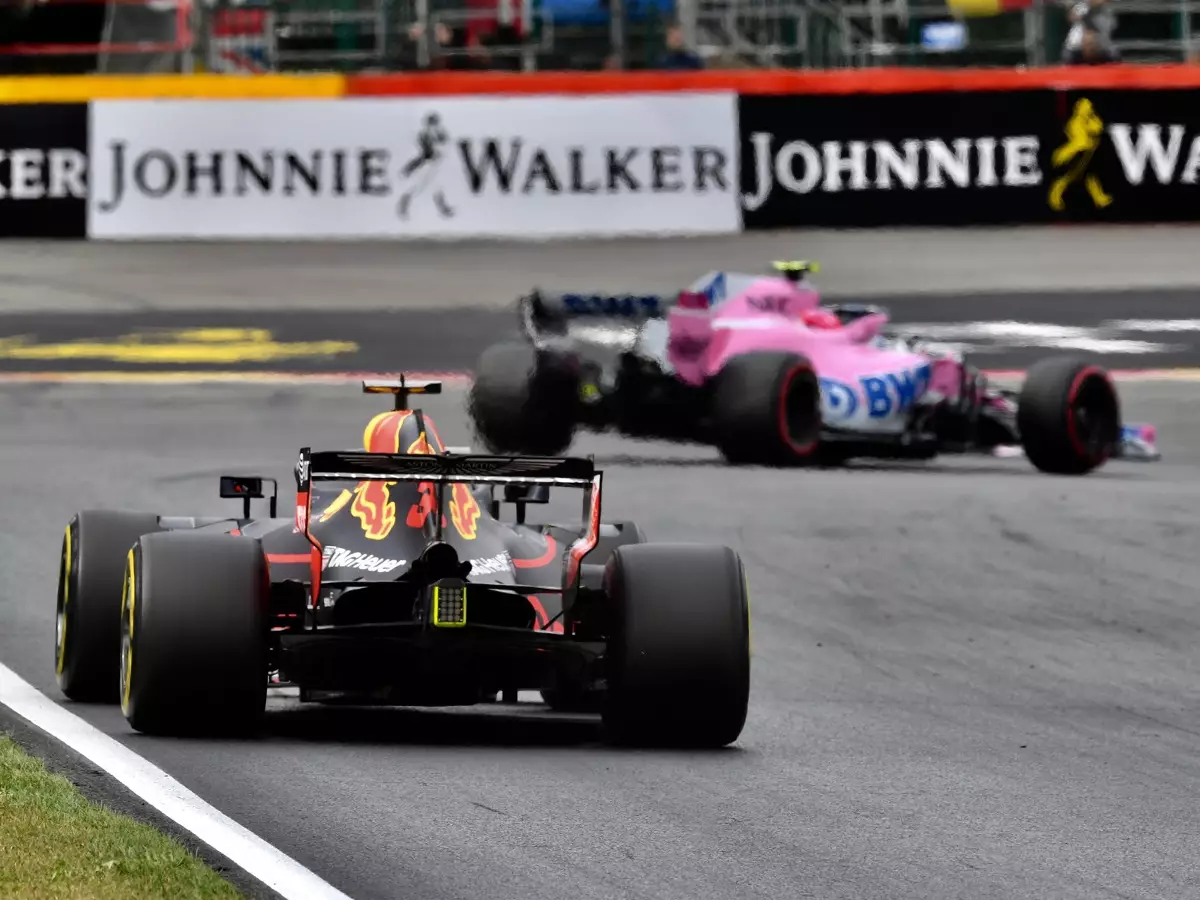 Daniel Ricciardo, Esteban Ocon Foto zur News: Verstappen befürchtet: Auch Racing Point außer Reichweite