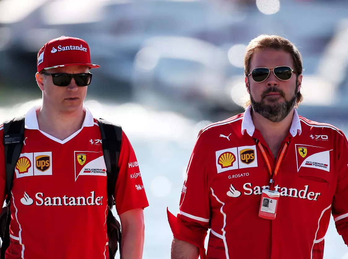 Kimi Räikkönen und Gino Rosato Foto zur News: Kimi Räikkönen: Neuer Ferrari-Vertrag nur noch Formsache?